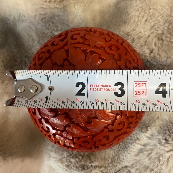 Vintage Chinese Red Cinnabar intricate carved floral trinket box. - Picture 11 of 16